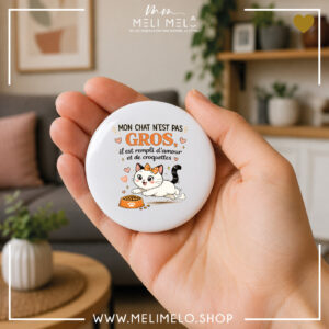Badge, magnet et porte-clés humoristique chat – Mon chat n&rsquo;est pas gros