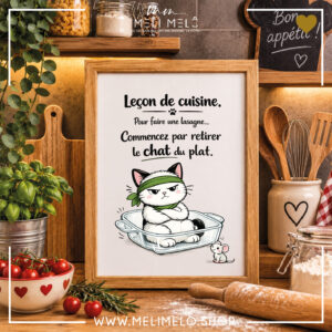 Cadre humoristique chat – Leçon de cuisine. Pour faire une lasagne, commencer par retirer le chat du plat!
