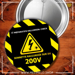 Badge – Préparatifs Halloween: check! Sonnette raccordée sur du 200V